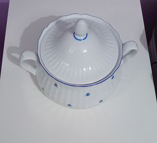 Preciosa sopera SANTA CLARA Porcelana fina