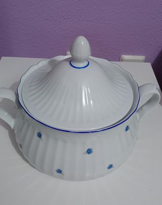 Preciosa sopera SANTA CLARA Porcelana fina