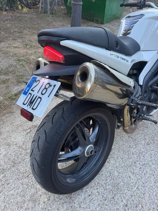 Triumph speed triple 1050
