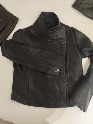Cazadora y faldas de cuero
