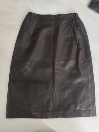Cazadora y faldas de cuero