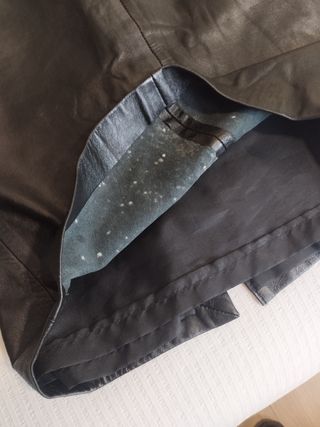 Cazadora y faldas de cuero