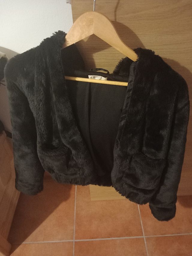 Chaqueta pelo de niña negra de H&M