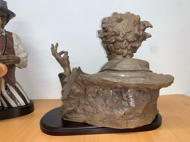 Lladró “ El lector alucinado”