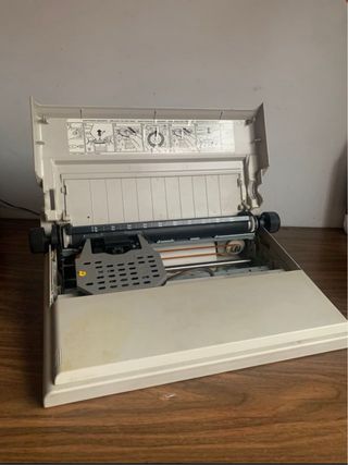 Máquina de escribir eléctrica Olivetti PT 505