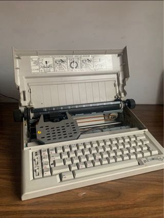 Máquina de escribir eléctrica Olivetti PT 505