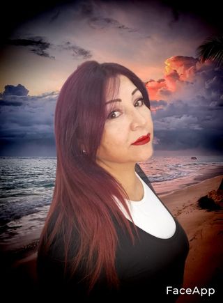 Masajista con madero terapia relajantes r