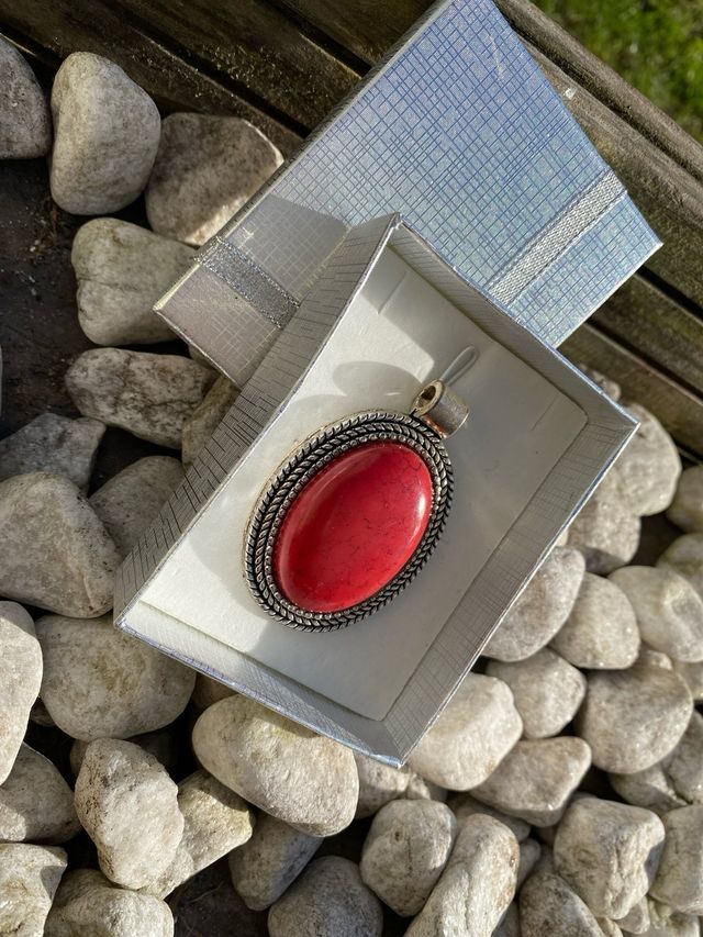 Colgante jaspe rojo.