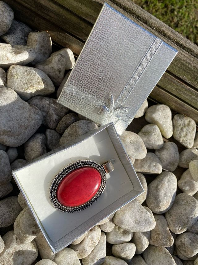 Colgante jaspe rojo.