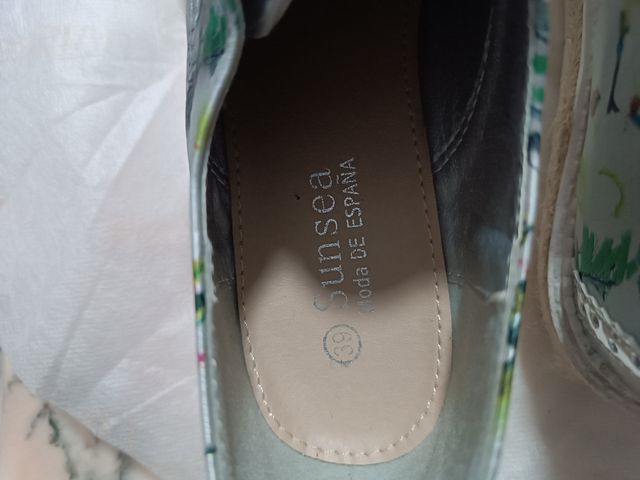 2x1      Zapatos de mujer tipo mocasines.