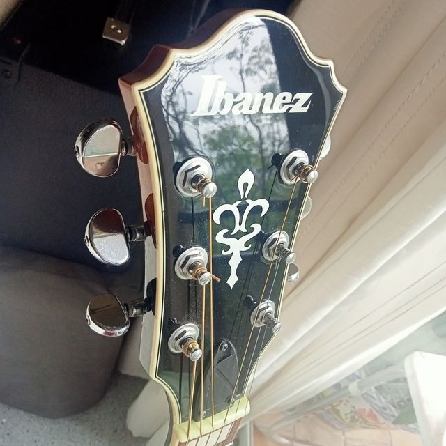 Ibanez jazz nueva con maleta