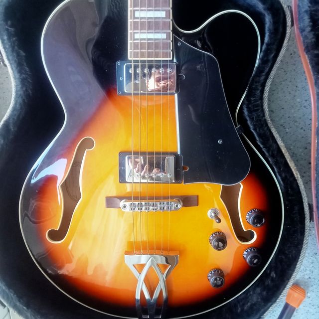 Ibanez jazz nueva con maleta