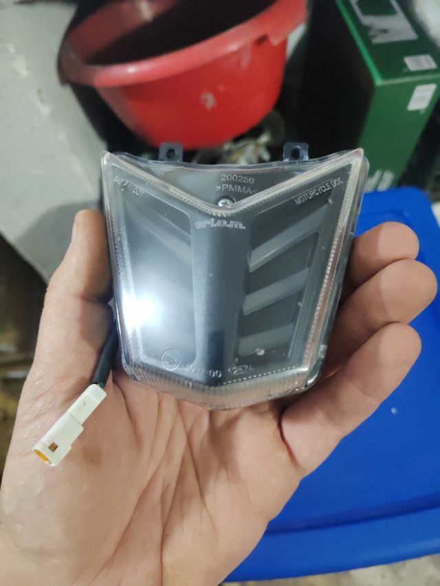 Luce posizione tuono v4 1000 Aprilia 2012