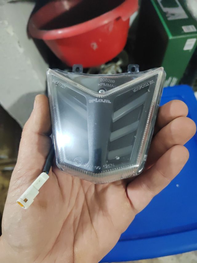 Luce posizione tuono v4 1000 Aprilia 2012