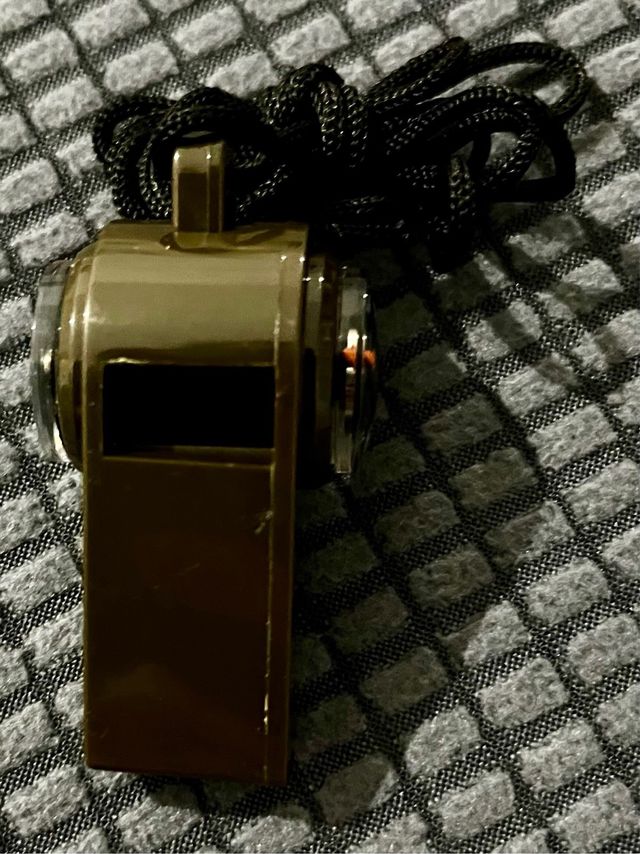 Silbato con termómetro y brújula