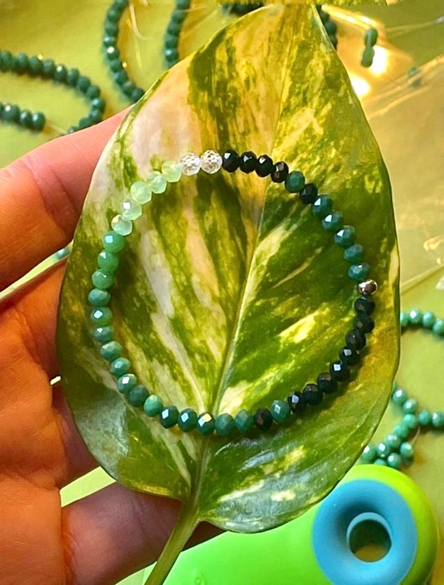 Pulsera verde con circonitas