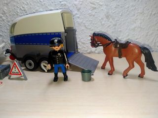 Playmobil coche policía+ remolque caballo