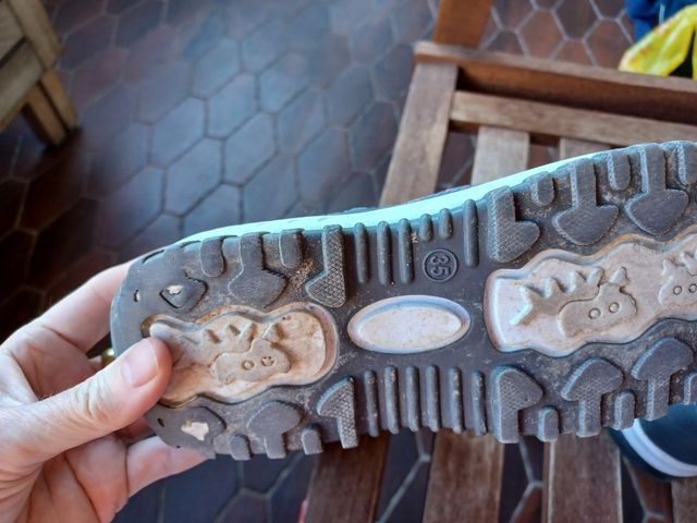 Botas niña t35 forro piel e impermeables