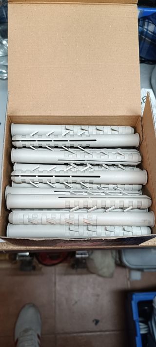 Caja tacos nylon 16 mm para andamios