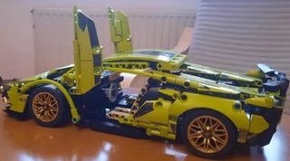 Coche deportivo Verde de construcciones