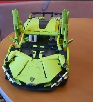 Coche deportivo Verde de construcciones