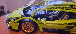 Coche deportivo Verde de construcciones