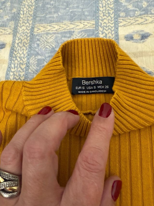 Jetsey cuello cisne mostaza