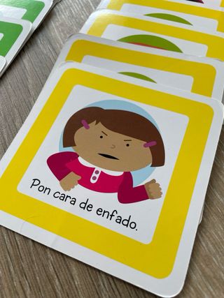 Juego de cartas y dado de bebé