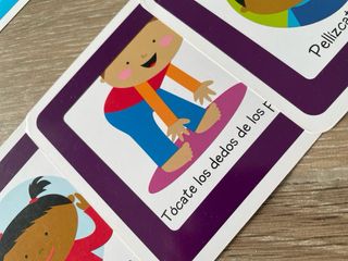 Juego de cartas y dado de bebé