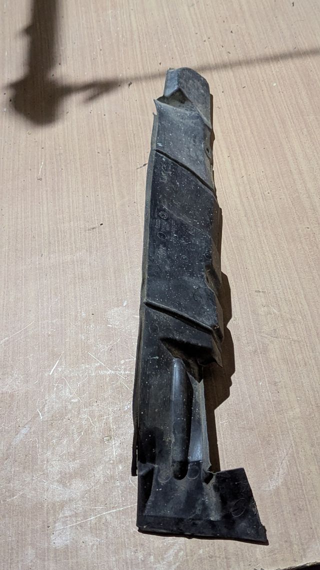 8L0821111 paraspruzzi passaruota Audi A3 8L