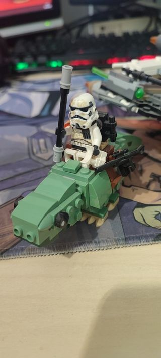 Lego star wars Nave + dinosaurio