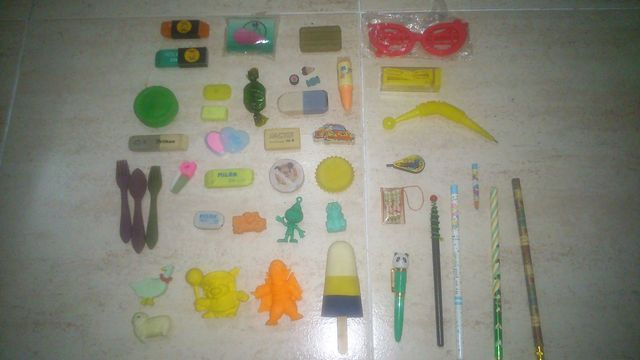 Años 80, lápices, gomas...