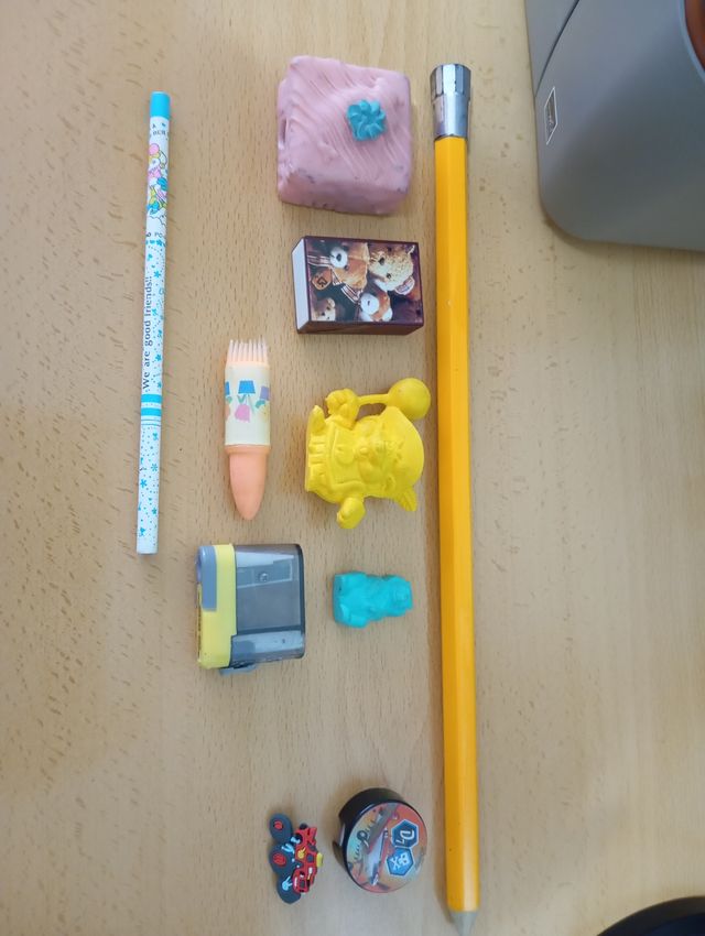 Años 80, lápices, gomas...