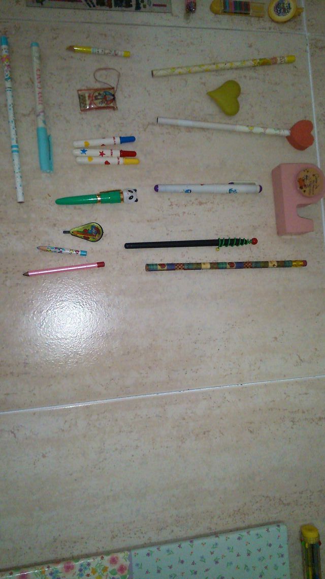 Años 80, lápices, gomas...
