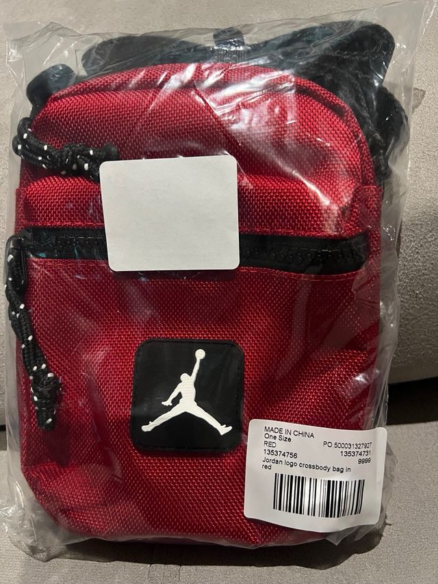 Bandolera nike air jordan rojo nueva