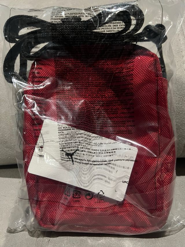 Bandolera nike air jordan rojo nueva