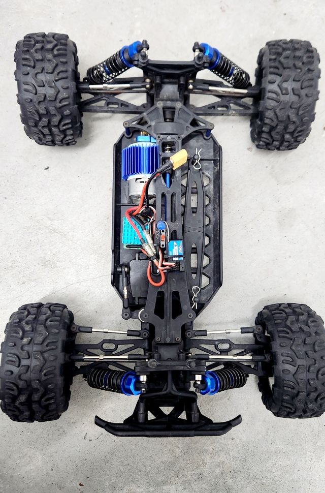 Monster truck Sword 1/10 VRX
50 Kmh