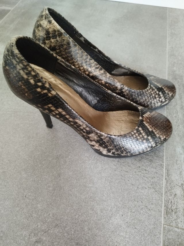 Zapatos marca  BATA serpiente mujer num 39