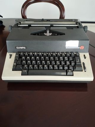 Máquina de escribir.
