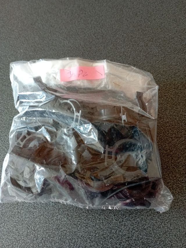 Ganci per zoccolo cucina