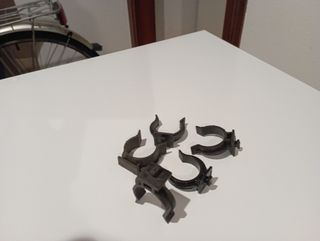 Ganci per zoccolo cucina