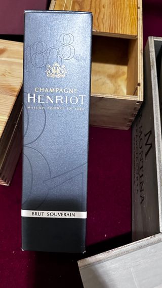 Scatole in legno e cartone spumante champagne