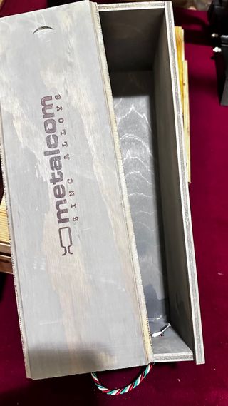 Scatole in legno e cartone spumante champagne