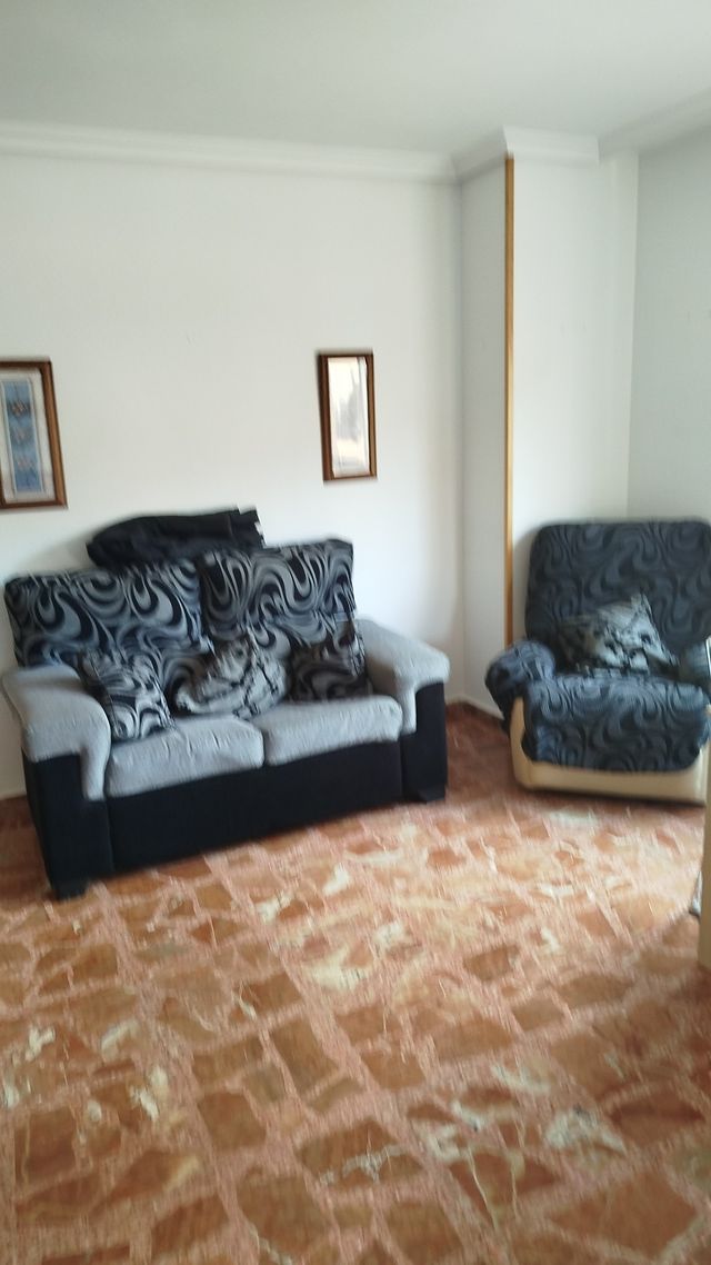 Alquilo habitaciónes compartidas en un piso.