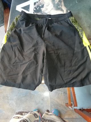 Bañador negro talla S Adidas.