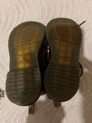 Botas Dr Martens color burdeos  de piel
