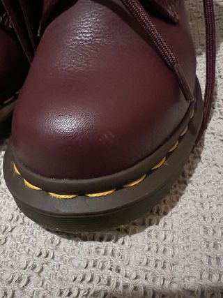 Botas Dr Martens color burdeos  de piel