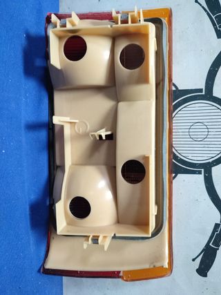 Renault 9 Piloto trasero izquierdo