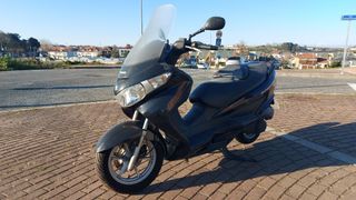 Suzuki Burgman 200 (2011) - color negro