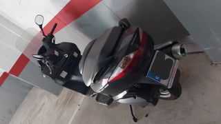 Suzuki Burgman 200 (2011) - color negro